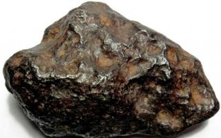 На какие группы делятся метеориты
